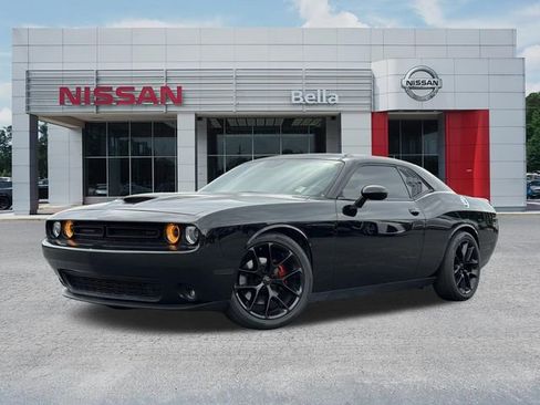Used 2022 Dodge Challenger GT RWD image 1