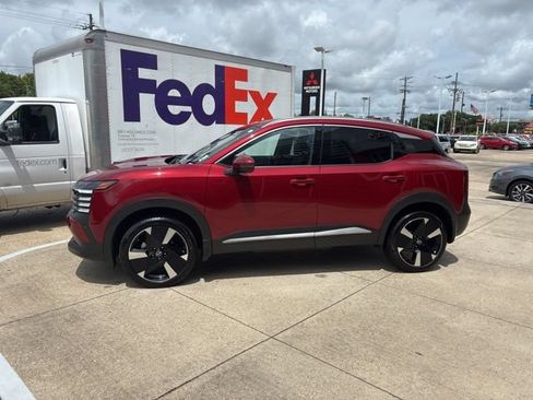 Used 2025 Nissan Kicks SR FWD image 4