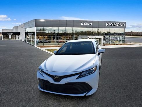 Used 2018 Toyota Camry FWD image 7