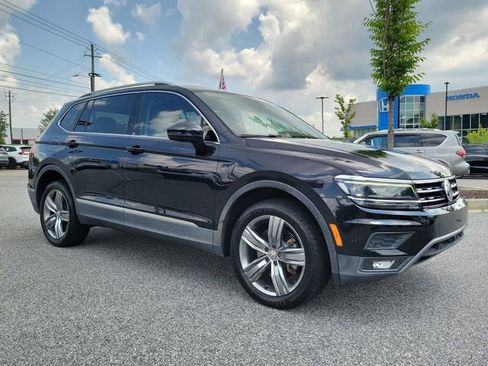 Used 2018 Volkswagen Tiguan SEL Premium FWD image 3