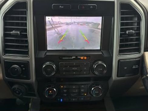 Used 2019 Ford F150 Lariat w/ Trailer Tow Package RWD image 6