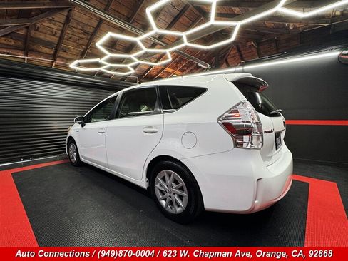 Used 2014 Toyota Prius V Three FWD image 4