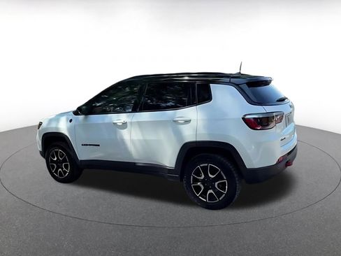 Used 2025 Jeep Compass Trailhawk AWD/4WD image 10