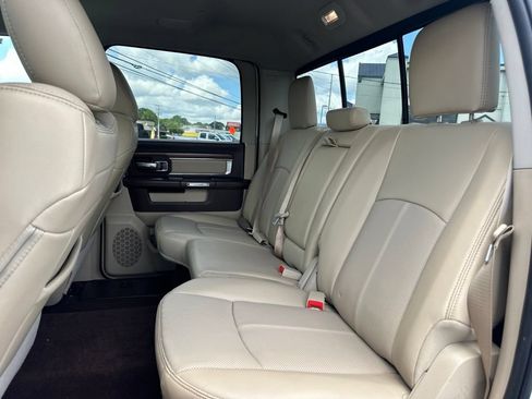 Used 2018 RAM 1500 Laramie w/ Convenience Group AWD/4WD image 19
