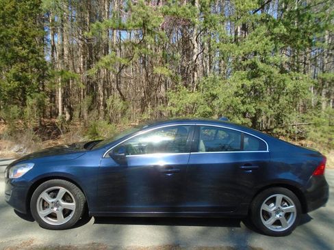 Used 2013 Volvo S60 T5 image 8