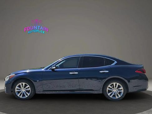 Used 2018 INFINITI Q70 Luxe RWD image 3