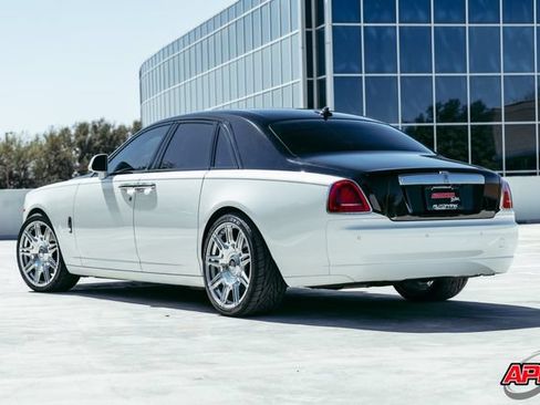 Used 2017 Rolls-Royce Ghost RWD image 11