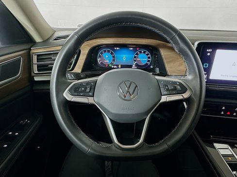 Used 2024 Volkswagen Atlas SE image 11