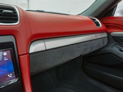 Used 2016 Porsche Boxster Spyder image 80