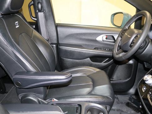 Used 2022 Chrysler Pacifica Touring-L w/ S Appearance Package FWD image 77