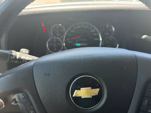 Used 2020 Chevrolet Express 2500 w/ Driver Convenience Package RWD image 22