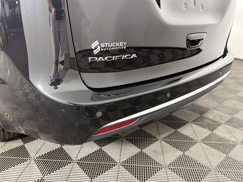 Used 2025 Chrysler Pacifica Select FWD image 38