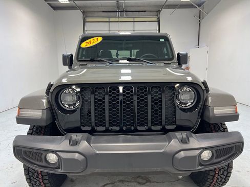 Used 2023 Jeep Gladiator Sport AWD/4WD image 13