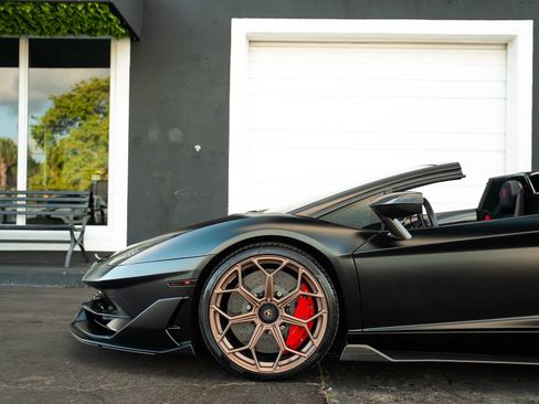 Used 2021 Lamborghini Aventador SVJ AWD/4WD image 8