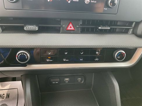 Used 2023 Kia Sportage LX image 19