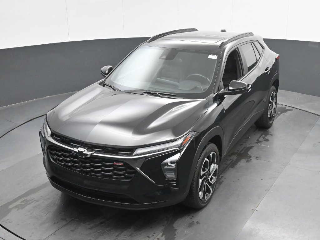 Used 2025 Chevrolet Trax RS w/ Sunroof Package FWD image 33
