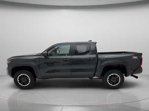 Used 2025 Toyota Tacoma TRD Off-Road AWD/4WD image 7
