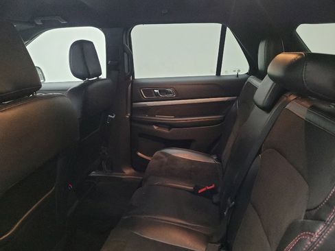 Used 2018 Ford Explorer XLT w/ Equipment Group 202A FWD image 18