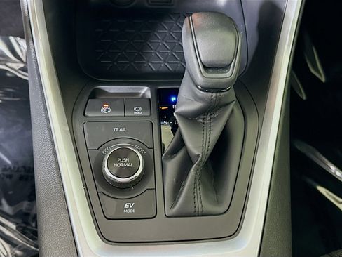 Used 2025 Toyota RAV4 LE AWD/4WD image 20