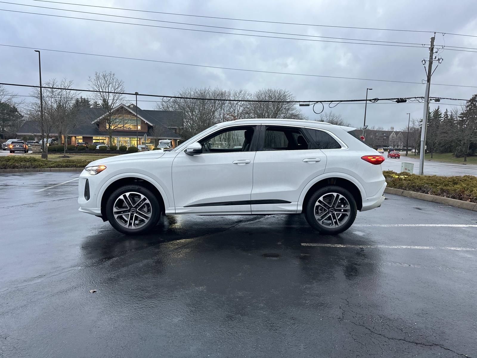 Used 2025 Audi Q5 Premium AWD/4WD image 4