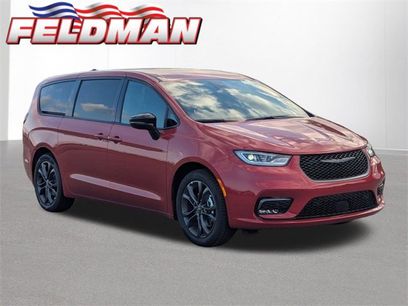 New 2026 Chrysler Pacifica Select