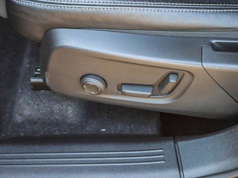 Used 2023 Volvo XC40 B5 Ultimate w/ Protection Package Premier image 31