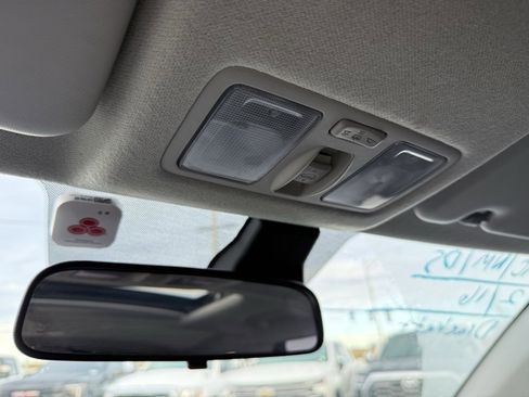 Used 2024 Hyundai Venue SEL image 21