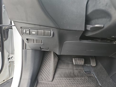 Used 2024 Toyota Corolla Cross LE w/ Moonroof Package FWD image 25