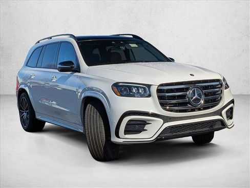 Used 2025 Mercedes-Benz GLS 450 4MATIC image 3