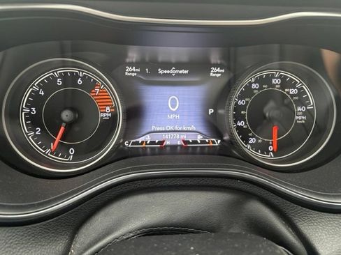 Used 2019 Jeep Cherokee Trailhawk w/ Comfort/Convenience Group AWD/4WD image 28