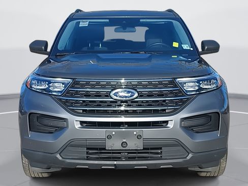 Used 2023 Ford Explorer XLT image 2