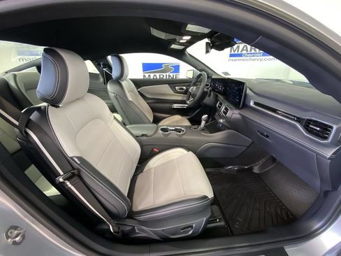 Used 2025 Ford Mustang Premium RWD image 32