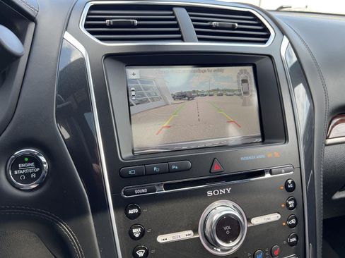 Used 2018 Ford Explorer Platinum AWD/4WD image 39