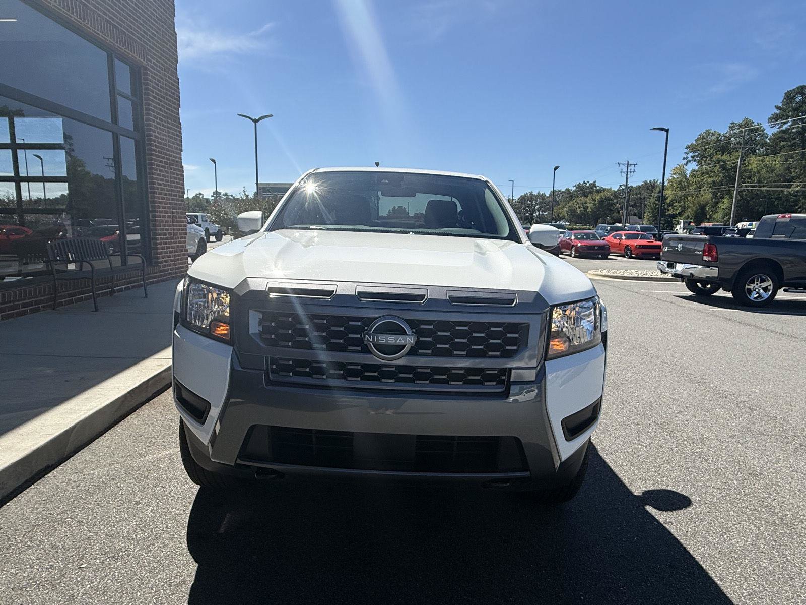 Used 2025 Nissan Frontier SV AWD/4WD image 29