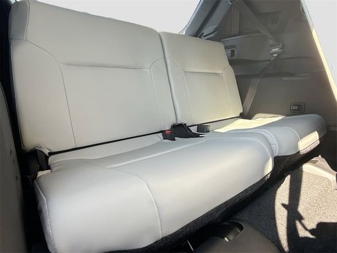 New 2025 Mitsubishi Outlander SE image 29