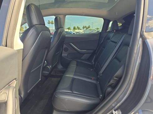 Used 2022 Tesla Model Y Performance AWD/4WD image 13