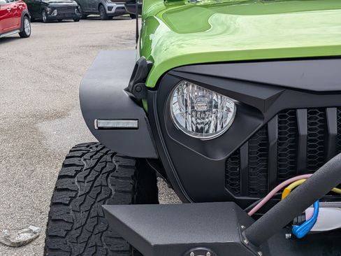 Used 2018 Jeep Wrangler Sport AWD/4WD image 9
