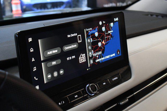 Used 2025 Mitsubishi Outlander AWD image 32