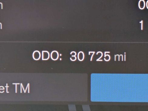 Used 2023 Volvo XC40 Recharge Core image 39