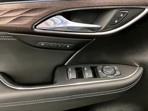 Used 2023 Buick Envision Avenir AWD/4WD image 32