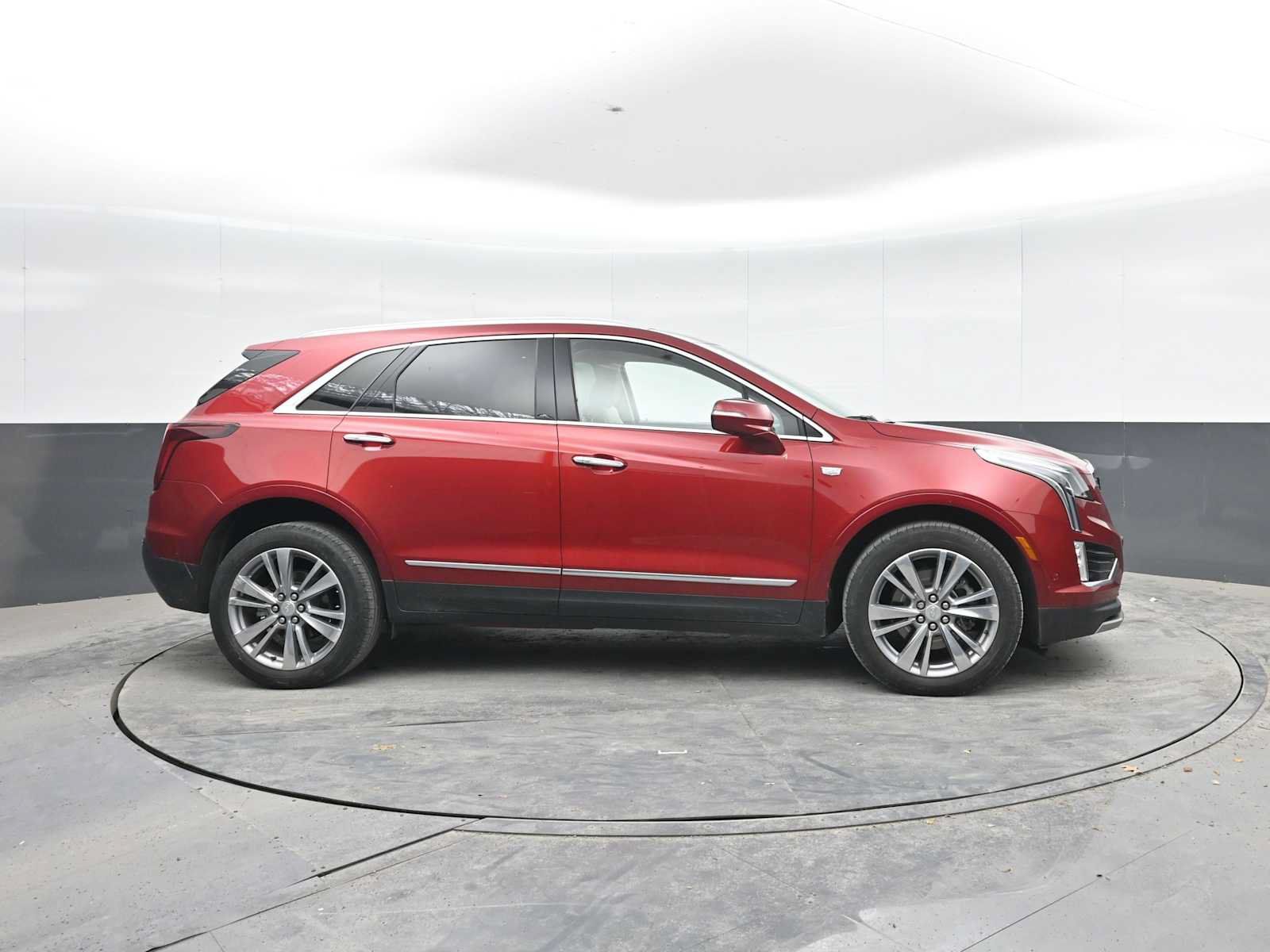 Used 2024 Cadillac XT5 Premium Luxury w/ Technology Package AWD/4WD image 9