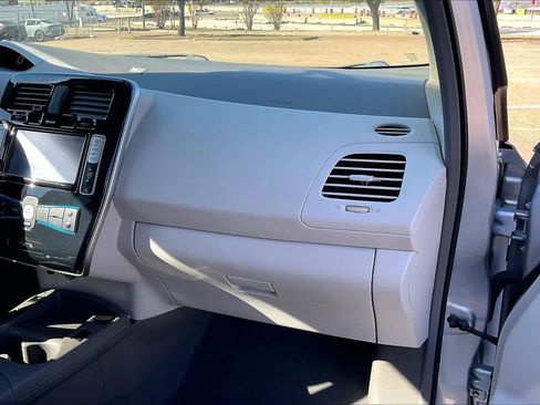 Used 2011 Nissan Leaf w/ Protection Pkg image 23