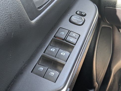 Used 2015 Toyota Camry LE FWD image 19
