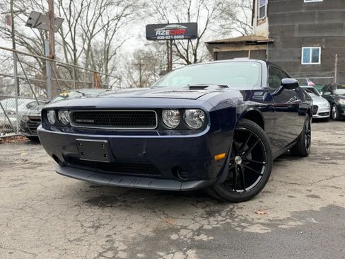 Used 2014 Dodge Challenger SXT RWD image 4