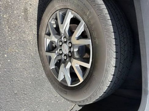 Certified 2023 GMC Acadia SLT w/ Preferred Package AWD/4WD image 2