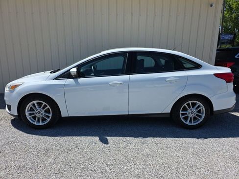 Used 2017 Ford Focus SE FWD image 9