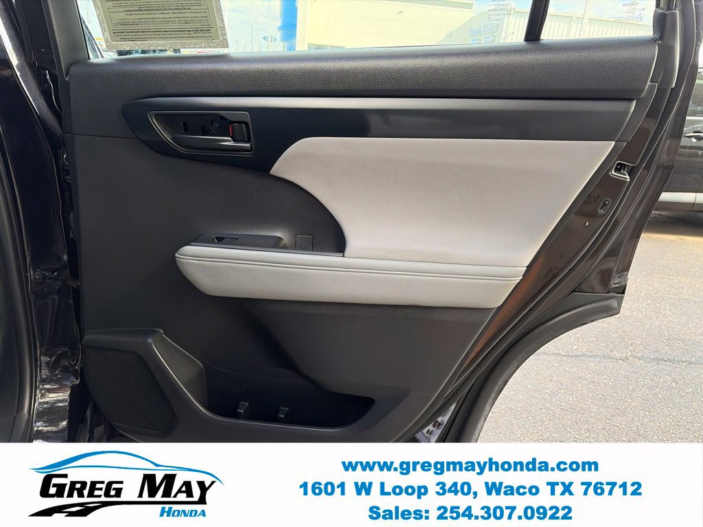 Used 2021 Toyota Highlander LE FWD image 14