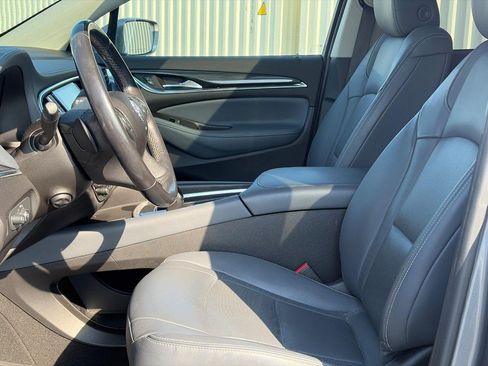 Used 2019 Buick Enclave Premium w/ Experience Buick Package FWD image 4