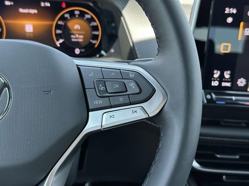 Used 2025 Volkswagen Atlas Cross Sport SEL R-Line image 24