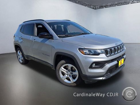 Used 2023 Jeep Compass Latitude w/ Sun and Sound Group AWD/4WD image 1
